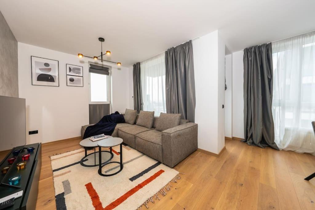 Vitosha With Parking Apartament